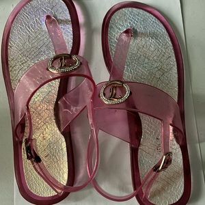 Juicy couture sandals in pink!